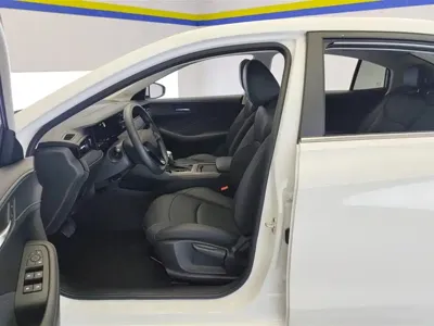 Roewe i5 2025, 7200 км, за 6384.26 USD - фото 9