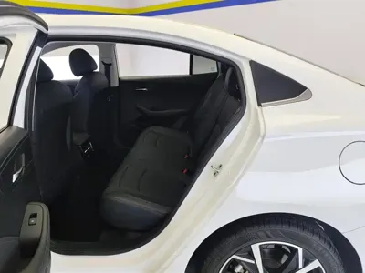 Roewe i5 2025, 7200 км, за 6384.26 USD - фото 11
