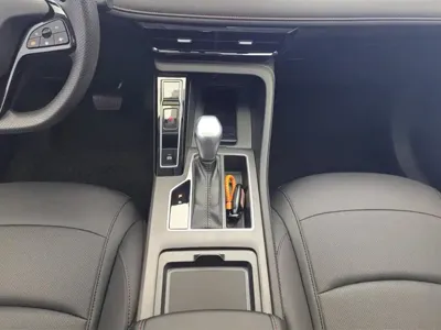 Roewe i5 2025, 7200 км, за 6384.26 USD - фото 16