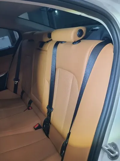 BMW 3-Series 2025, 7877 км, за 27361.58 USD