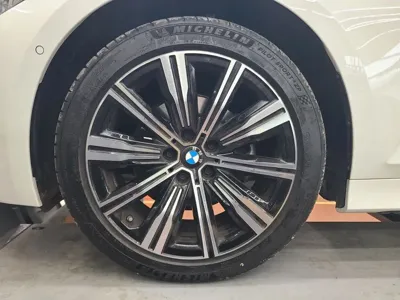 BMW 3-Series 2025, 7877 км, за 27349.08 USD - фото 9