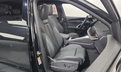 Audi Q5 2025, 3044 км, за 53452.46 USD - фото 12