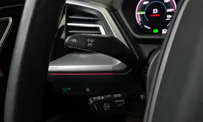 Audi Q4 e-tron 2023, 27851 км, за 25407.18 USD - фото 13