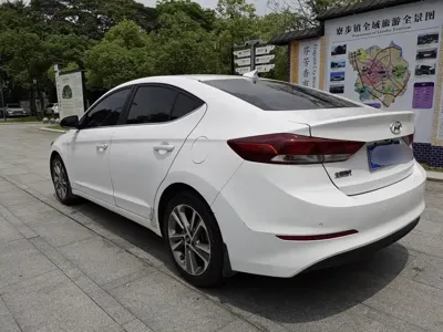 Hyundai Elantra 2017, 100000 км, за 4384.85 USD