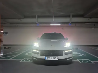 Porsche Cayenne 2026, 360 км, за 76612.42 USD