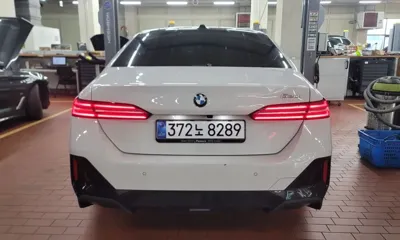 BMW 5-Series 2025, 9850 км, за 40716.63 USD