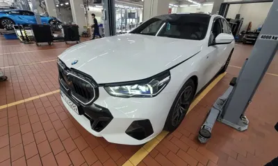 BMW 5-Series 2025, 9850 км, за 40716.63 USD