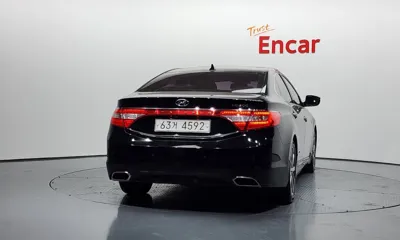 Hyundai Grandeur 2015, 189459 км, за 3501.82 USD