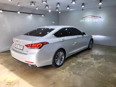 Hyundai Genesis 2014, 109000 км, за 7085.74 USD