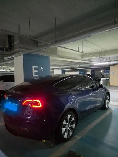 Tesla Model Y 2024, 26980 км, за 26644.97 USD