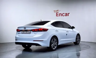 Hyundai Avante 2018, 83918 км, за 8008.4 USD
