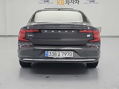Volvo S90 2021, 79926 км, за 22398.41 USD