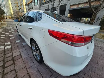 Kia K5 2018, 119000 км, за 5776.55 USD