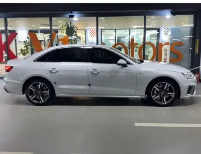 Audi A4 2021, 32585 км, за 16280.14 USD