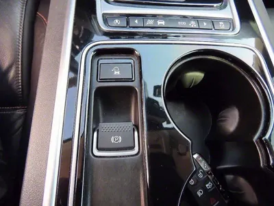 Jaguar XE 2017, 119866 км, за 5710.91 USD - фото 15