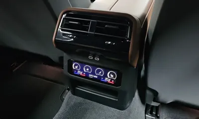 BMW 5-Series 2026, 11799 км, за 74701.33 USD - фото 31