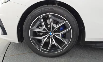 BMW 5-Series 2026, 4096 км, за 44886.02 USD