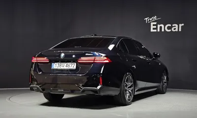 BMW 5-Series 2024, 56013 км, за 35324 USD