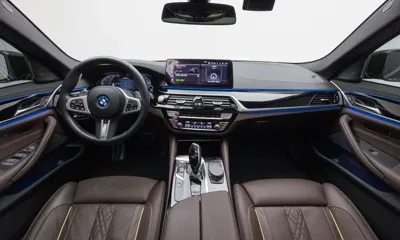 BMW 5-Series 2023, 37288 км, за 30852.04 USD - фото 7