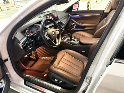 BMW 5 Series 2021, 60000 км, за 29216.71 USD