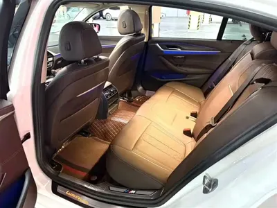 BMW 5 Series 2021, 60000 км, за 29216.71 USD