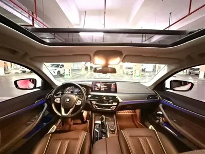 BMW 5 Series 2021, 60000 км, за 29216.71 USD