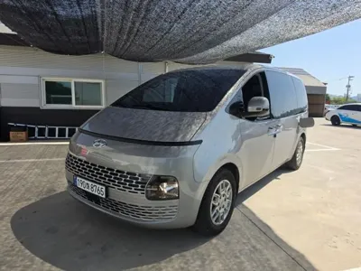 Hyundai Staria · 2023 год