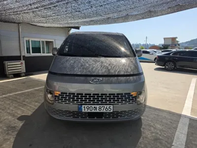 Hyundai Staria 2023, 41069 км, за 8192.2 USD