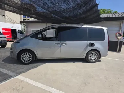 Hyundai Staria 2023, 41069 км, за 8192.2 USD