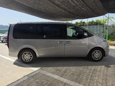 Hyundai Staria 2023, 41069 км, за 8192.2 USD