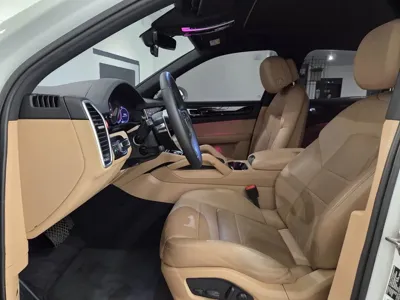 Porsche Cayenne 2023, 61850 км, за 57594.05 USD - фото 7