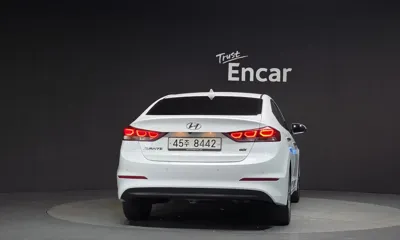 Hyundai Avante 2016, 49048 км, за 7100.98 USD