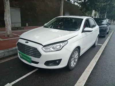 Ford Escort 2017, 89200 км, за 3880.81 USD