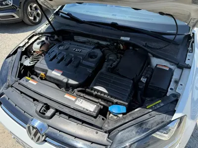 Volkswagen Golf 2015, 108326 км, за 6885.91 USD
