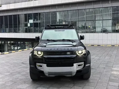 Land Rover Defender 2023, 58000 км, за 89756.94 USD