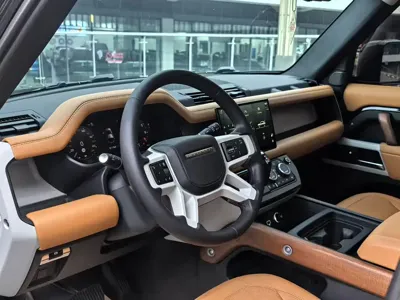 Land Rover Defender 2023, 58000 км, за 89756.94 USD