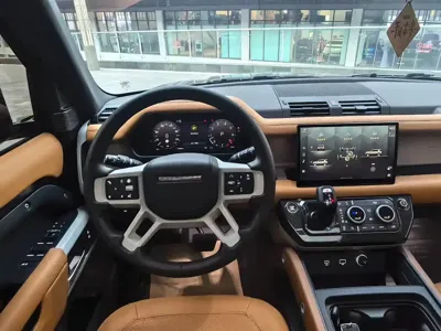 Land Rover Defender 2023, 58000 км, за 89756.94 USD