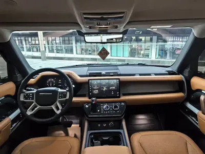 Land Rover Defender 2023, 58000 км, за 89756.94 USD
