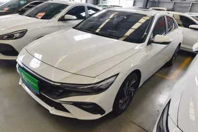 Hyundai Elantra · 2023 год