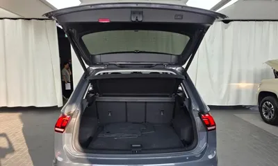 Volkswagen Tiguan 2022, 71330 км, за 41354.86 USD - фото 32