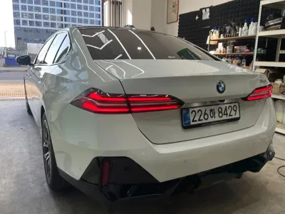 BMW 5-Series 2025, 10000 км, за 28521.73 USD - фото 20