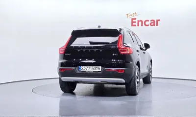 Volvo XC40 2023, 24769 км, за 25600.63 USD