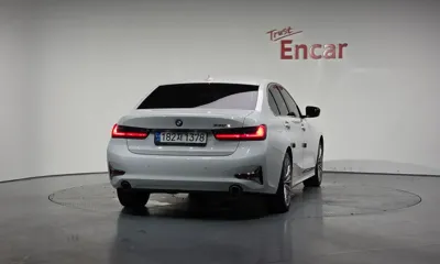 BMW 3-Series 2021, 112796 км, за 17669.46 USD