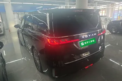 Voyah Dream 2025, 18500 км, за 40186 USD