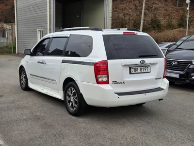 Kia Canival 2013, 171000 км, за 2636.27 USD