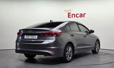 Hyundai Avante 2016, 96749 км, за 5616.12 USD