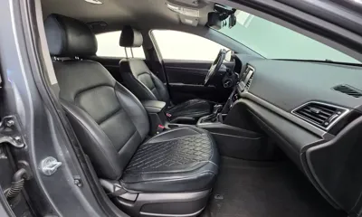 Hyundai Avante 2016, 96749 км, за 5616.12 USD - фото 10