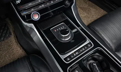Jaguar XF 2018, 79148 км, за 5795.4 USD - фото 9