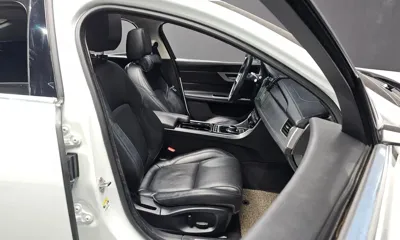 Jaguar XF 2018, 79148 км, за 5795.4 USD - фото 11