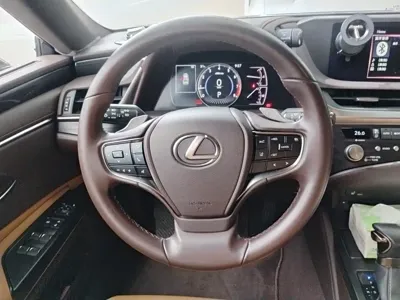 Lexus ES 2021, 187000 км, за 17431.68 USD